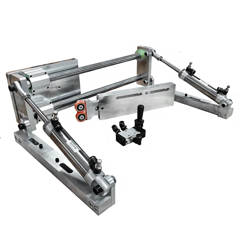 Narrow workpiece feeder for edge banding machine